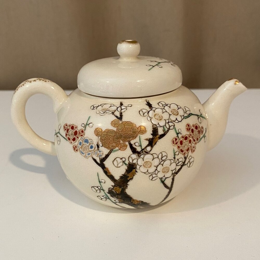 19th Century Satsuma‎ Japanese Teapot Floral Hand Painted Porcelain